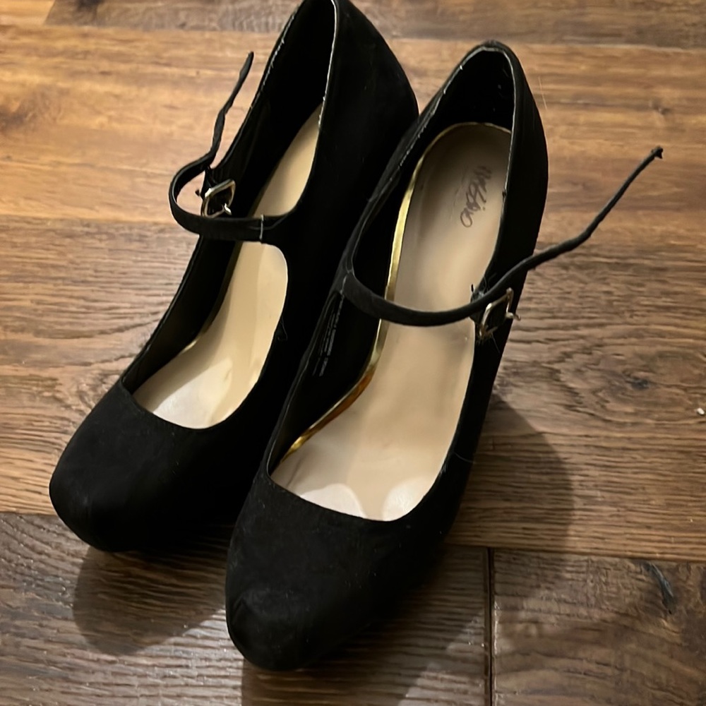 Moderately worn great shoe decent condition.